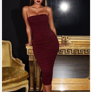 KEEP IT SIMPLE RUCHED MIDAXI DRESS IN DARK RED